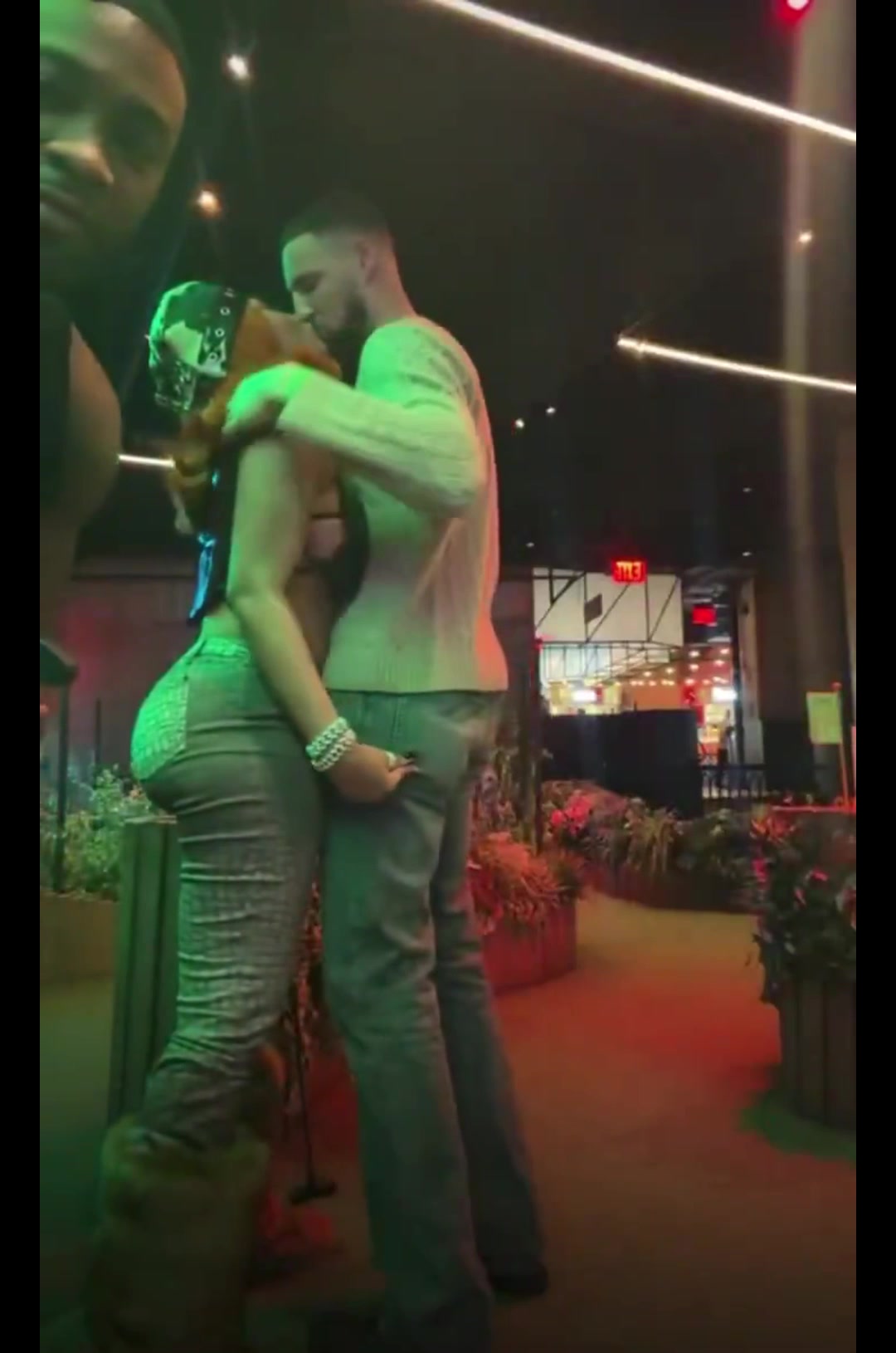 官网资讯-没眼看！克莱&amp;马冬梅大尺度打高尔夫 友人看了直呼受不了