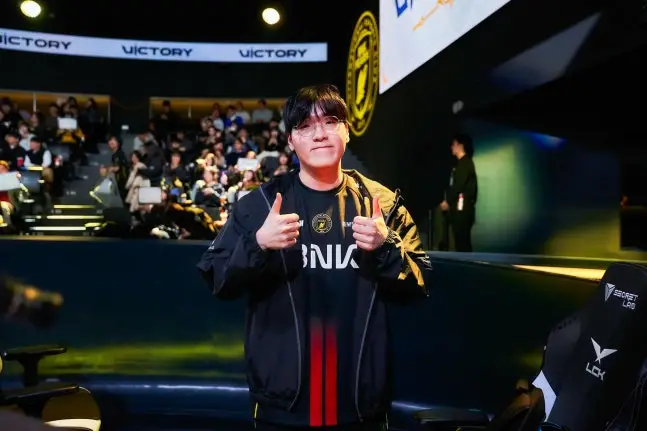 高清直播-Kellin：刚出道就和GALA很亲近，Xun游走路线和团战站位很好